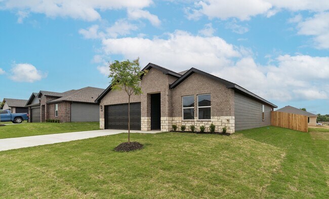8529 E Fort Worth St in Broken Arrow, OK - Building Photo - Building Photo
