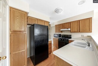 632 Stone Brook Ct in Elk Grove Village, IL - Foto de edificio - Building Photo