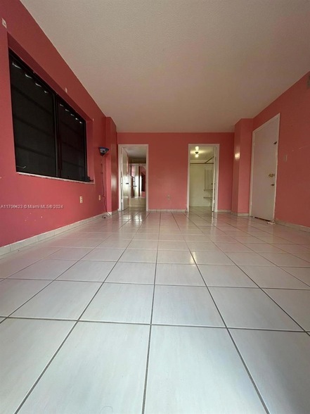 8255 Abbott Ave, Unit 207 in Miami Beach, FL - Building Photo - Building Photo