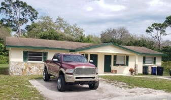 802 N Lake Dr, Unit unit b in Fort Pierce, FL - Building Photo