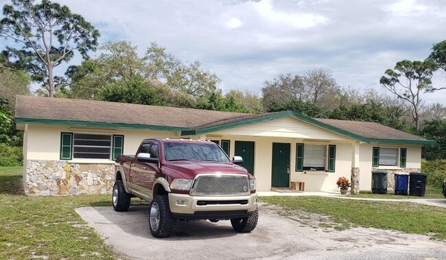 802 N Lake Dr