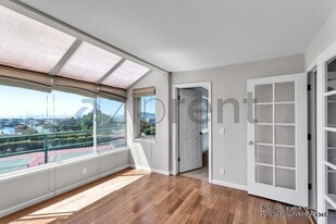 1200 Brickyard Way in Richmond, CA - Building Photo