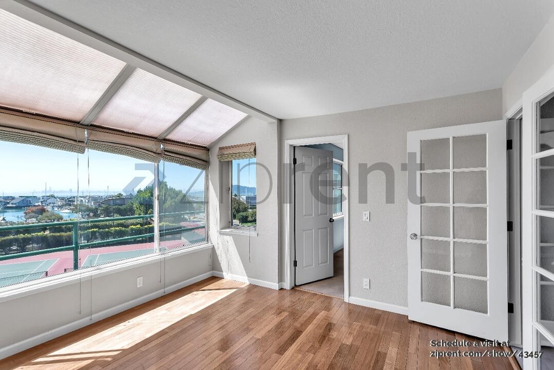 1200 Brickyard Way in Richmond, CA - Building Photo