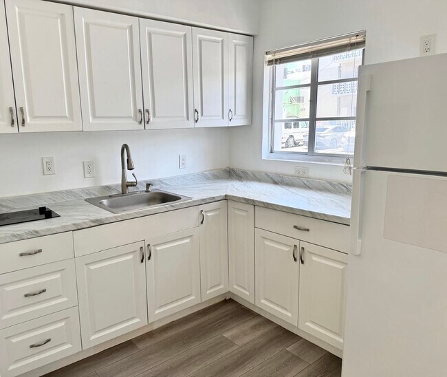 916 W 41st St in Miami Beach, FL - Building Photo - Building Photo
