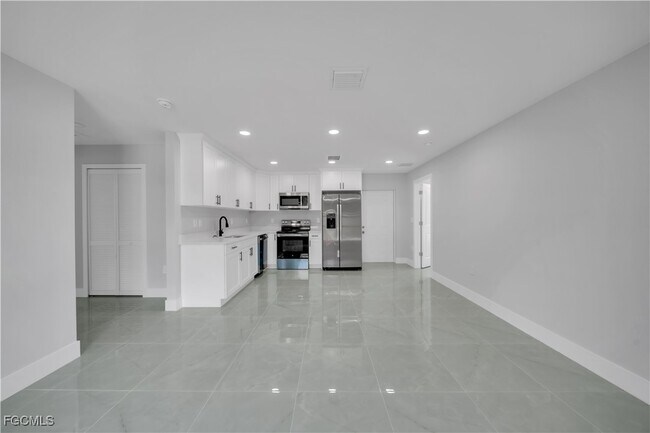 922 Macy St E in Lehigh Acres, FL - Building Photo - Building Photo