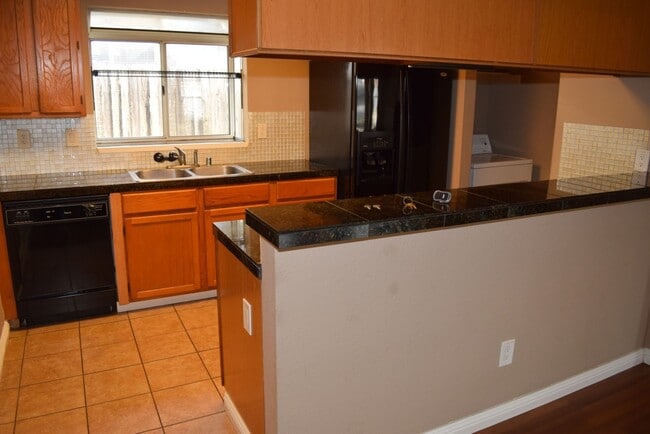 1322 Len Way in Roseville, CA - Building Photo - Building Photo