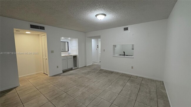 16051 Blatt Blvd in Weston, FL - Building Photo - Building Photo