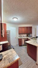9999 Summerbreeze Dr in Sunrise, FL - Building Photo - Building Photo