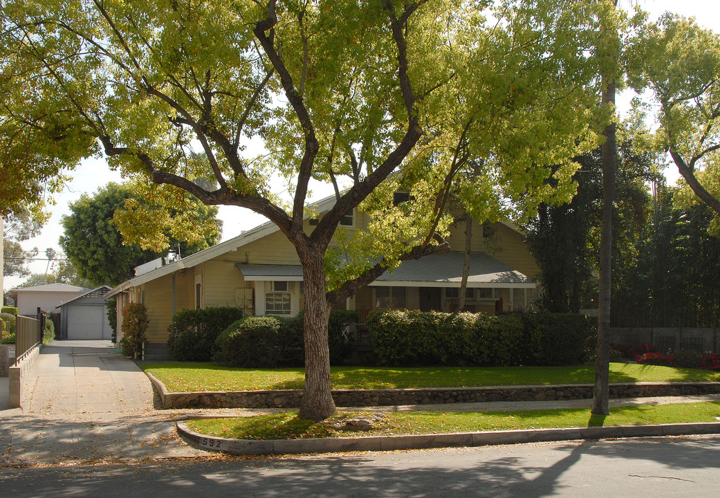 552 S Oakland Ave in Pasadena, CA - Foto de edificio