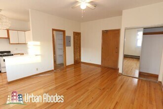 631 W Barry, Unit M08B in Chicago, IL - Building Photo - Building Photo