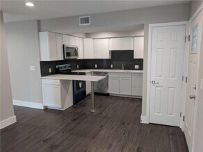 935 La Posada Dr in Austin, TX - Building Photo - Building Photo