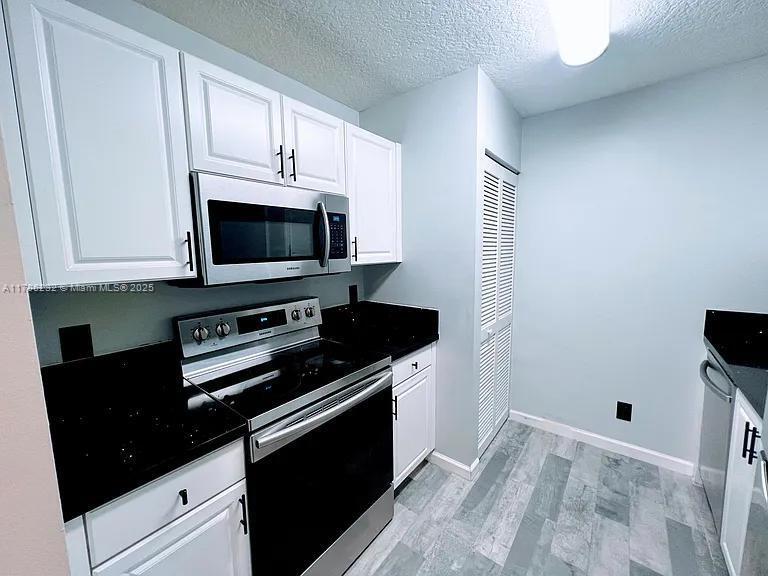 649 E Sheridan St in Dania Beach, FL - Building Photo