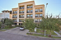 Memorial Park Mid-Rise in Houston, TX - Foto de edificio - Building Photo