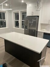 100 Brooks St, Unit 1 in Boston, MA - Foto de edificio - Building Photo