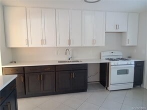 5 Suzie Dr in Spring Valley, NY - Building Photo - Building Photo