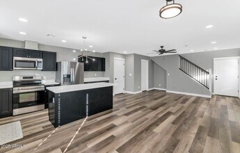 2509 E Broadway Rd in Phoenix, AZ - Building Photo - Building Photo