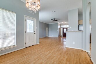 9331 Rodgers Rd in Houston, TX - Building Photo - Building Photo