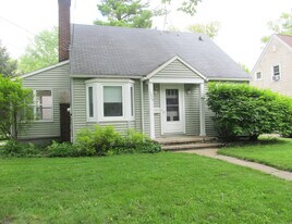 1324 Waverly Dr in Kalamazoo, MI - Building Photo