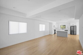 5826 Craner Ave in Los Angeles, CA - Building Photo - Building Photo