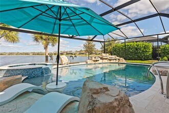 6779 Pennyroyal Dr in Naples, FL - Foto de edificio - Building Photo