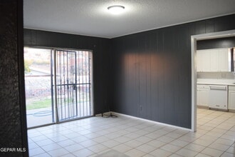 136 N Festival Dr in El Paso, TX - Building Photo - Building Photo