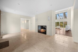 121 Piping Rock Rd in Locust Valley, NY - Building Photo - Building Photo