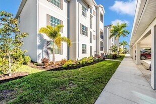 12240 Wellen Golf St in Venice, FL - Building Photo
