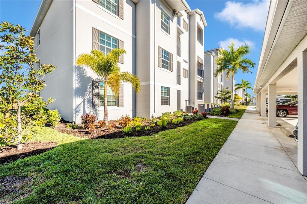 12240 Wellen Golf St in Venice, FL - Foto de edificio