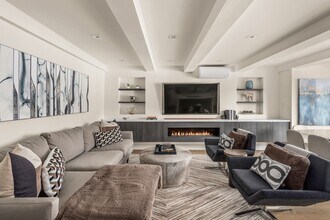 1039 E Cooper Ave in Aspen, CO - Foto de edificio - Building Photo