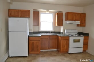 835 Bank St in New London, CT - Building Photo - Building Photo