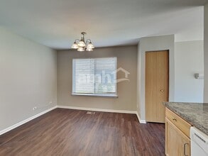 97 W Amberley Drive in Round Lake, IL - Building Photo - Building Photo