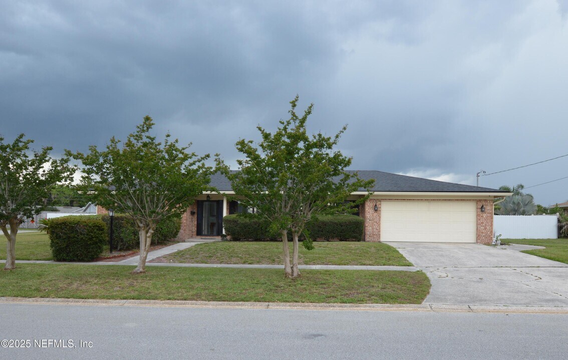 2887 Navajo Rd in Orange Park, FL - Building Photo