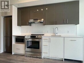 188 Fairview Mall Dr in Toronto, ON - Building Photo - Building Photo