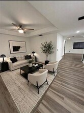 1711 SW 100th Ave in Miramar, FL - Foto de edificio - Building Photo