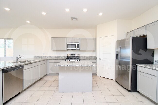 744 E Diamond Dr in Casa Grande, AZ - Building Photo - Building Photo