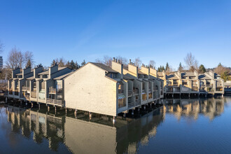 Lakes Village in Bellevue, WA - Building Photo - Building Photo