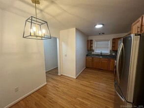 19 Hawthorne Dr in New London, CT - Building Photo - Building Photo