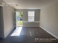 906 Laura St photo'