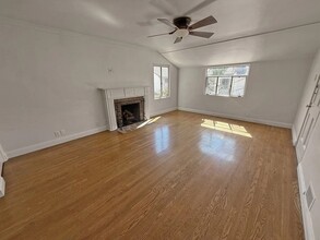 1221 N Sweetzer Ave, Unit 1227 in West Hollywood, CA - Foto de edificio - Building Photo