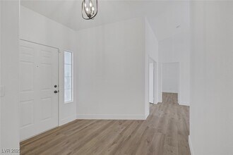 8249 Peaceful Canyon Dr in Las Vegas, NV - Building Photo - Building Photo
