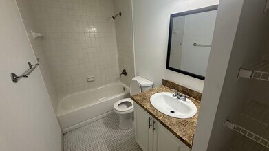 10583 La Placida Dr in Coral Springs, FL - Foto de edificio - Building Photo