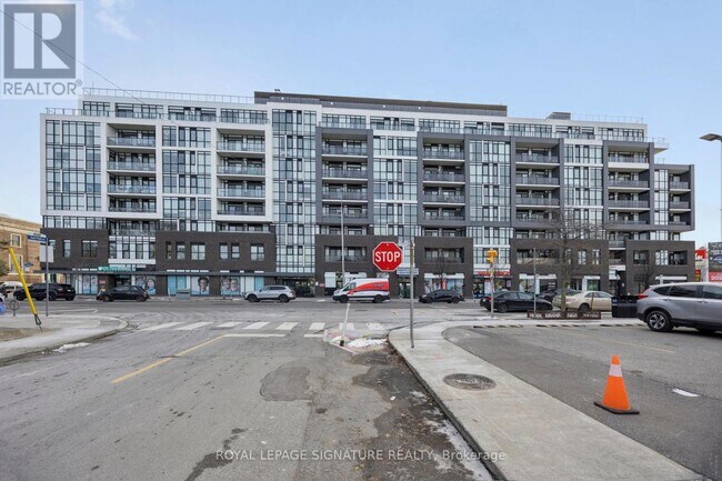 2301 Danforth Ave in Toronto, ON - Building Photo - Building Photo