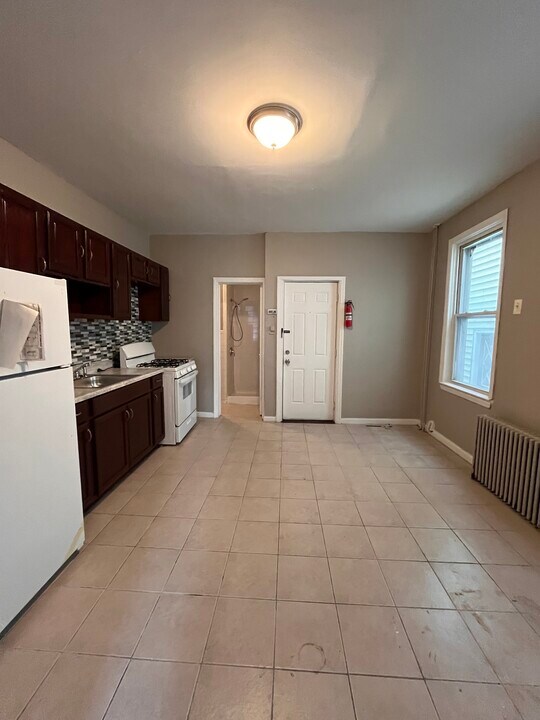 41 W 54th St, Unit 1B in Bayonne, NJ - Building Photo