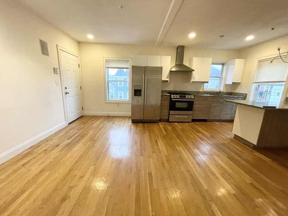 128 Hillside St, Unit 2 in Boston, MA - Building Photo