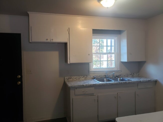 219 Nichol St, Unit A in Greenville, SC - Foto de edificio - Building Photo