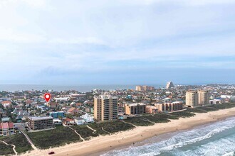 111 E Hibiscus St in South Padre Island, TX - Building Photo - Building Photo
