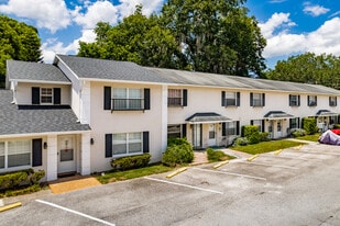 Regency Townhomes in Dade City, FL - Building Photo
