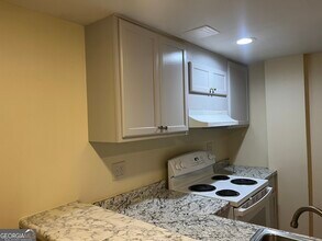416 Barbashela Dr in Stone Mountain, GA - Building Photo - Building Photo