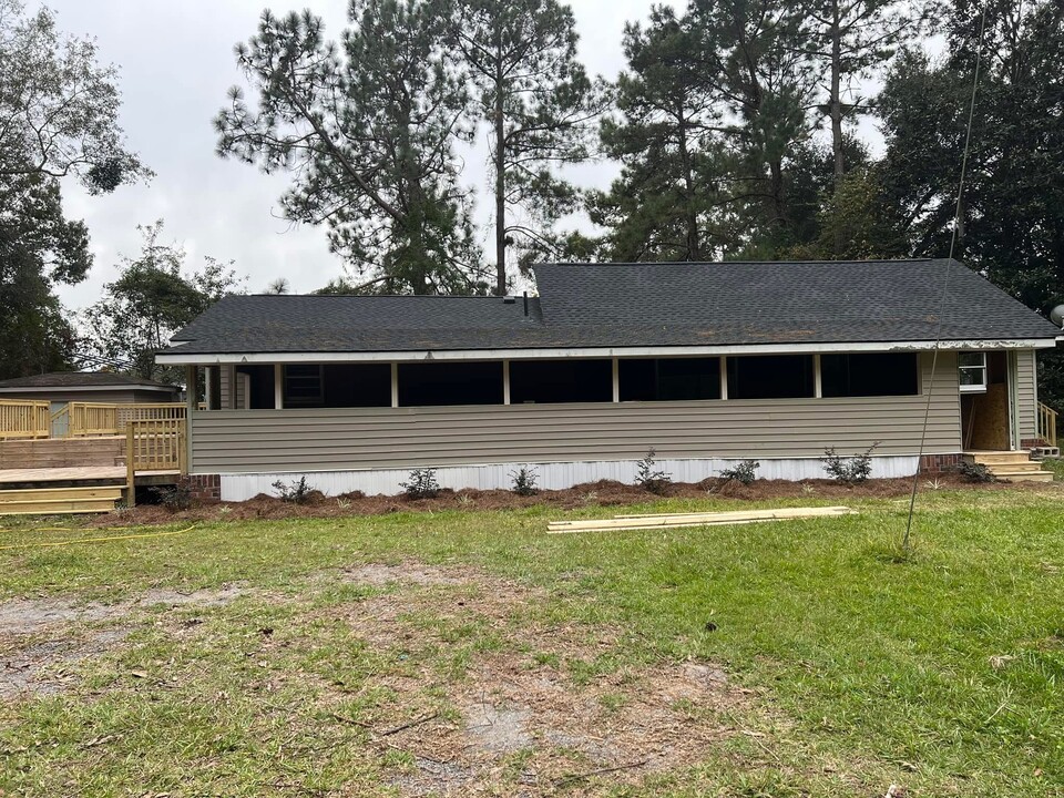 104 General Washington Blvd in Bonneau, SC - Building Photo