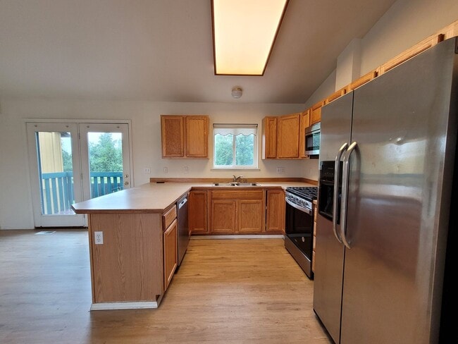 1601 Waterwood Cir in Anchorage, AK - Building Photo - Building Photo